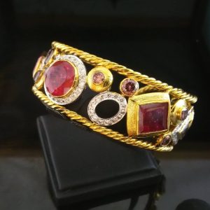 Red stone gold bangle